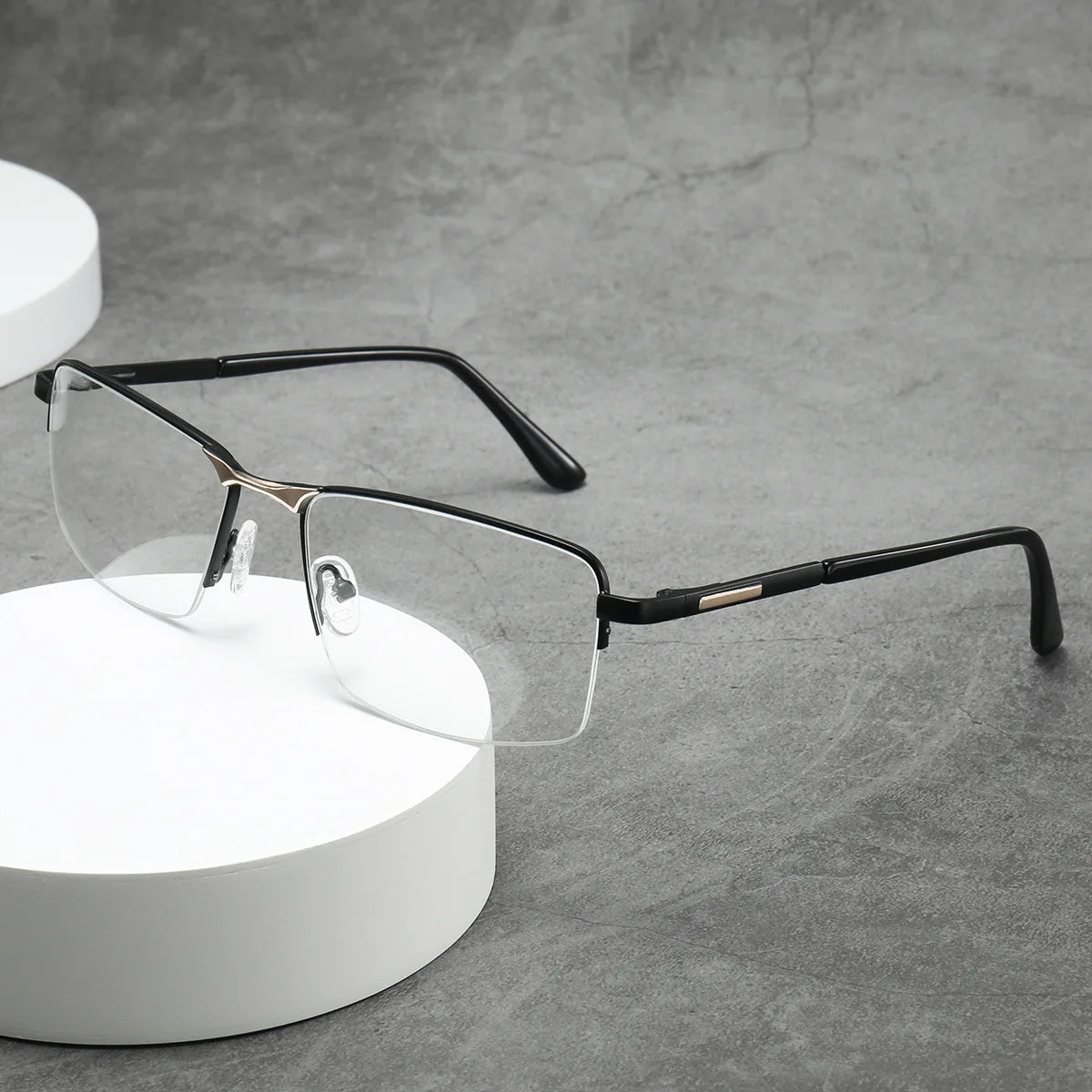 نظارات عمل مستطيلة الشكل بإطار نصف دائري